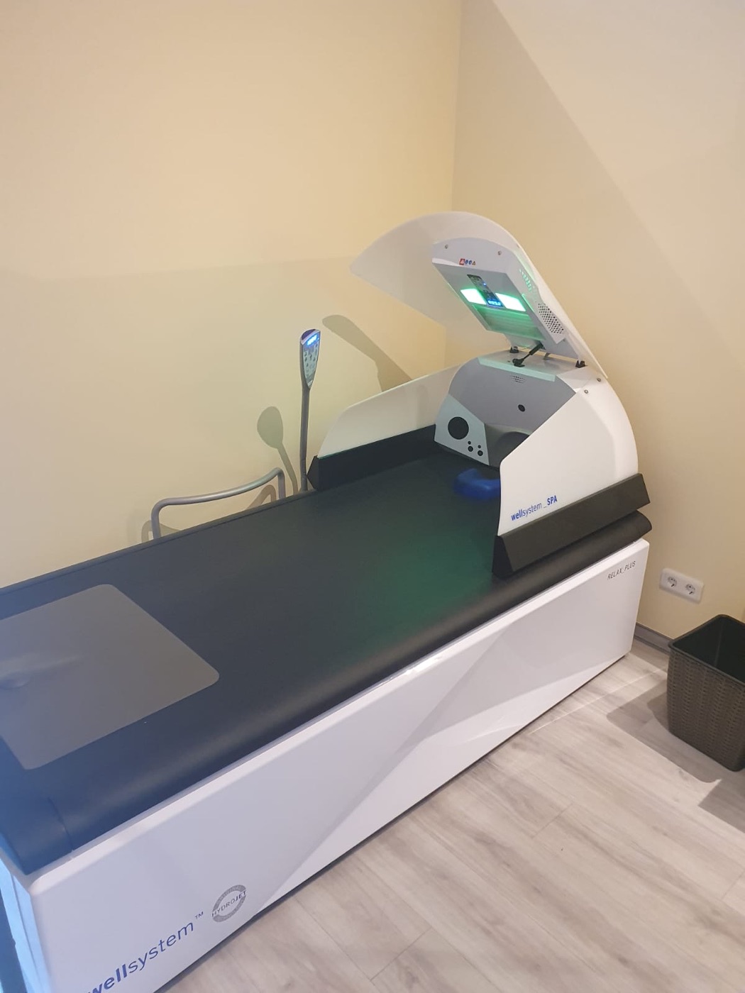 Hydrojet-Liege wellsystem SPA mit geöffneter Haube